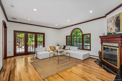 86 Dorchester Drive, Manhasset, NY 11030 - Photo 14