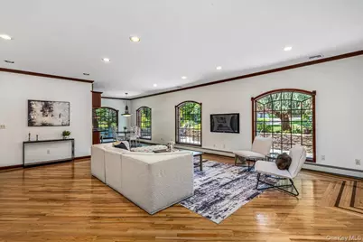 86 Dorchester Drive, Manhasset, NY 11030 - Photo 8