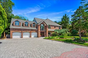 86 Dorchester Dr, Manhasset, NY 11030 - Photo 2