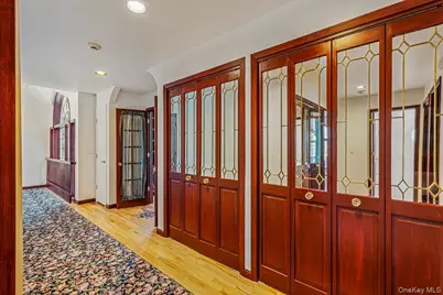 86 Dorchester Drive, Manhasset, NY 11030 - Photo 22