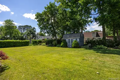 95 Laurel Road, Lindenhurst, NY 11757 - Photo 24
