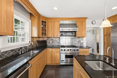 202 Bayport Avenue, Bayport, NY 11705 - Photo 10