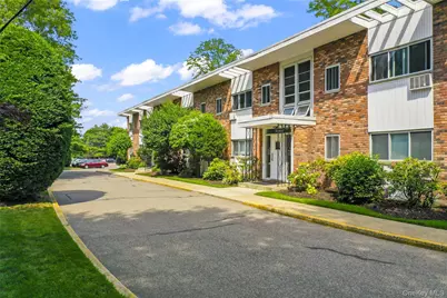 200 Lexington Ave #12E, Oyster Bay, NY 11771 - Photo 4