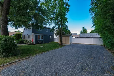 75 W Pulaski Road, Huntington Station, NY 11746 - Photo 32