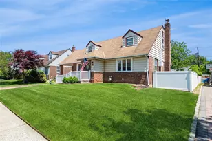 14 Cary Rd, New Hyde Park, NY 11040 - Photo 2