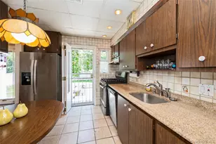 14 Cary Rd, New Hyde Park, NY 11040 - Photo 14