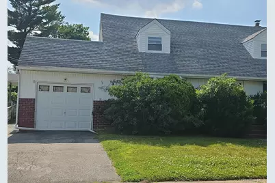 80 Elmwood Street, Plainview, NY 11803 - Photo 2