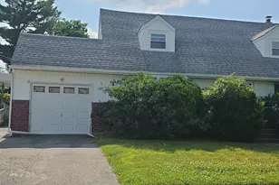 80 Elmwood St, Plainview, NY 11803 - Photo 2