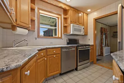 200 Edward Court, West Hempstead, NY 11552 - Photo 4