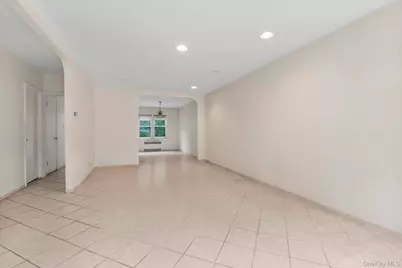 141-03 Hoover Avenue, Briarwood, NY 11435 - Photo 4