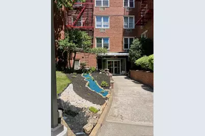 15105 Cross Island Parkway #1D, Whitestone, NY 11357 - Photo 2