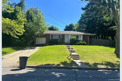 1533 Agate Street, Bay Shore, NY 11706 - Photo 2