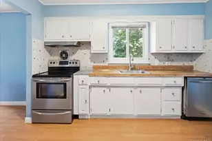 2513 Cedar St, East Meadow, NY 11554 - Photo 6