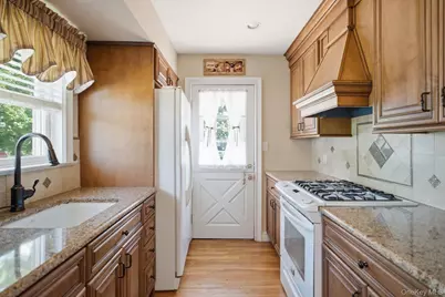 154 8th Avenue, Kings Park, NY 11754 - Photo 6