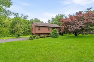 1 Sunset Dr, Yorktown Heights, NY 10598 - Photo 2