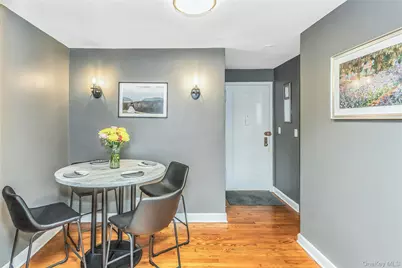 8 Welwyn Road #2F, Great Neck, NY 11021 - Photo 6