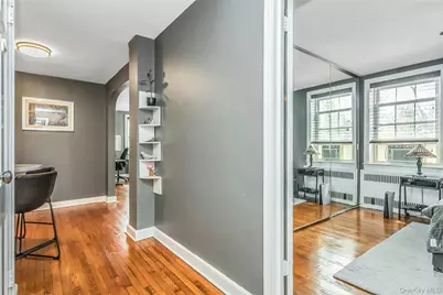 8 Welwyn Road #2F, Great Neck, NY 11021 - Photo 4