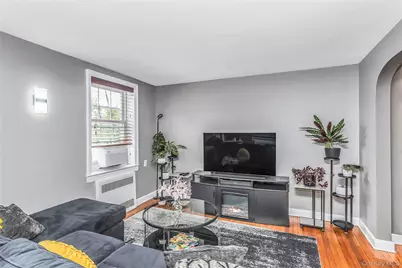 8 Welwyn Road #2F, Great Neck, NY 11021 - Photo 12