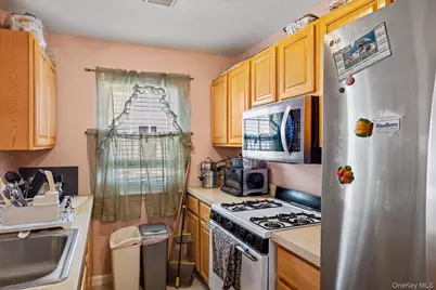 309 Logan Street, Brooklyn, NY 11208 - Photo 8