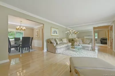 2 Crabtree Lane, Roslyn, NY 11576 - Photo 4
