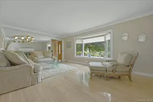 2 Crabtree Ln, Roslyn, NY 11576 - Photo 6