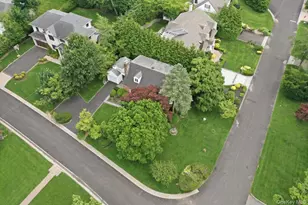 2 Crabtree Ln, Roslyn, NY 11576 - Photo 26