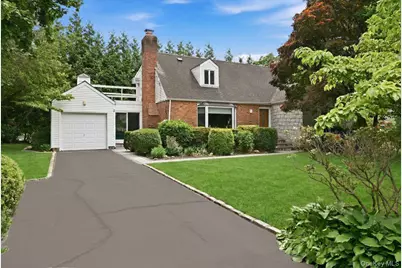 2 Crabtree Lane, Roslyn, NY 11576 - Photo 2