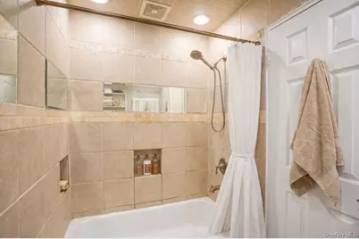 54 Richmond Boulevard #4B, Ronkonkoma, NY 11779 - Photo 8