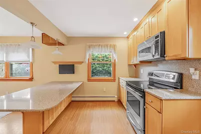 572 Benito Street, East Meadow, NY 11554 - Photo 6