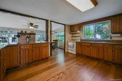 147 N Country Road, Mount Sinai, NY 11766 - Photo 4