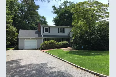 8 Maria Court, Huntington Station, NY 11746 - Photo 2