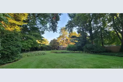 8 Maria Court, Huntington Station, NY 11746 - Photo 4