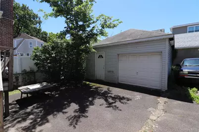 3232 Country Club Road, Bronx, NY 10465 - Photo 4