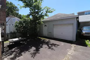 3232 Country Club Rd, Bronx, NY 10465 - Photo 4