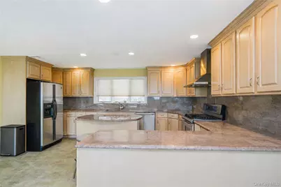 16 Diana Trail, New York, NY 10304 - Photo 10