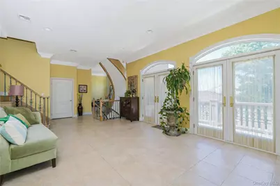 16 Diana Trail, New York, NY 10304 - Photo 6