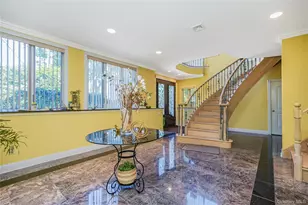 16 Diana Trail, New York, NY 10304 - Photo 2