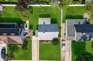 10 Flock Ln, Levittown, NY 11756 - Photo 4