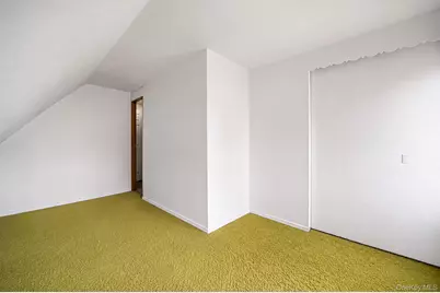10 Flock Lane, Levittown, NY 11756 - Photo 16