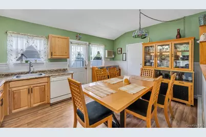 3 Megan Court, Bellport, NY 11713 - Photo 6