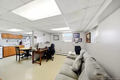 195 Graff Avenue, Bronx, NY 10465 - Photo 18