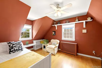 195 Graff Avenue, Bronx, NY 10465 - Photo 14