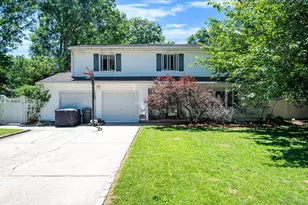 28 Artist Lake Blvd, Middle Island, NY 11953 - Photo 2