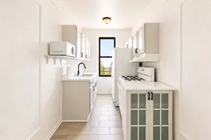 700 Oakland Pl, Bronx, NY 10457 - Photo 8