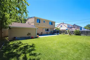 109 Old Oak Ln, Levittown, NY 11756 - Photo 16