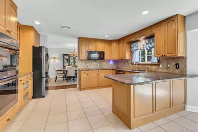 52 Elmhurst Avenue, Medford, NY 11763 - Photo 12