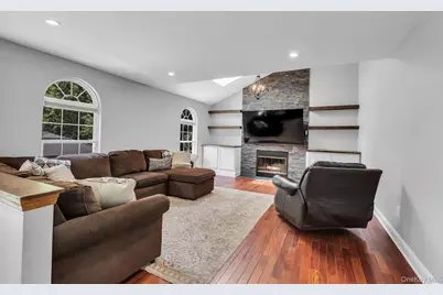 52 Elmhurst Avenue, Medford, NY 11763 - Photo 18