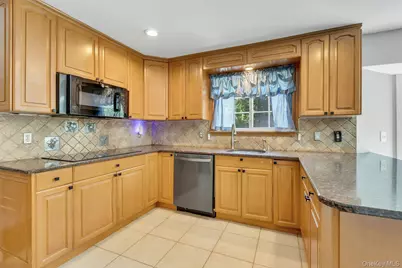 52 Elmhurst Avenue, Medford, NY 11763 - Photo 14