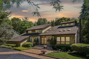 8 Deanna Ct, Dix Hills, NY 11746 - Photo 2