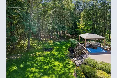 8 Deanna Court, Dix Hills, NY 11746 - Photo 40